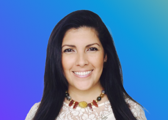 Silvia Mendoza Silvia Mendoza, Directora de Experienceia al Cliente, Fundación de la Mujer